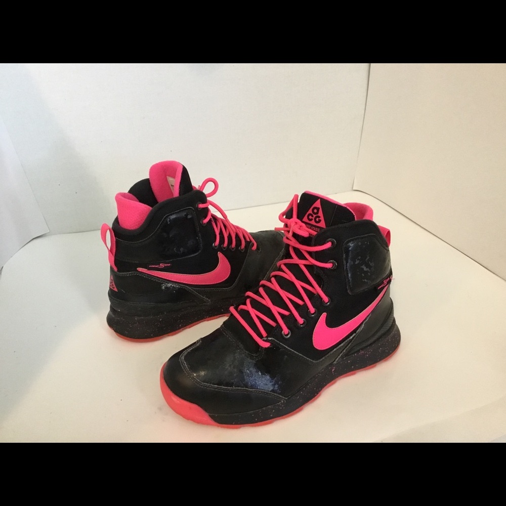 Teenager Nike ACG Boots Girls Sz 6Y Multicolor